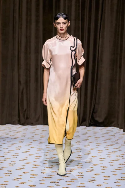 Look 13